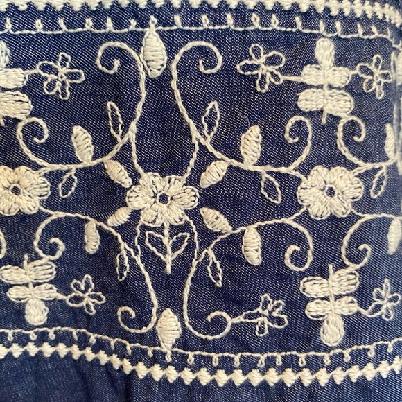 Lands End Canvas Embroidered Tank - Picture 4 of 5